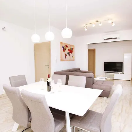 Apartamento In Seget Donji 40162 *